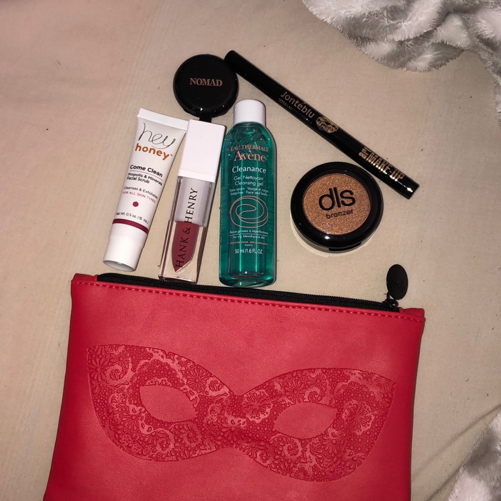 Makeup bundle